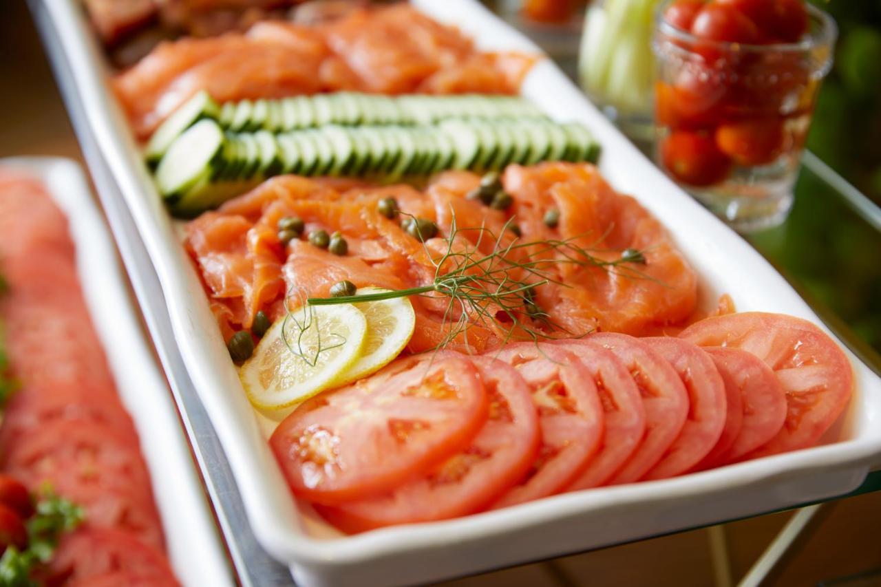 The London West Hollywood At Beverly Hills Exterior foto Salmon and cucumber